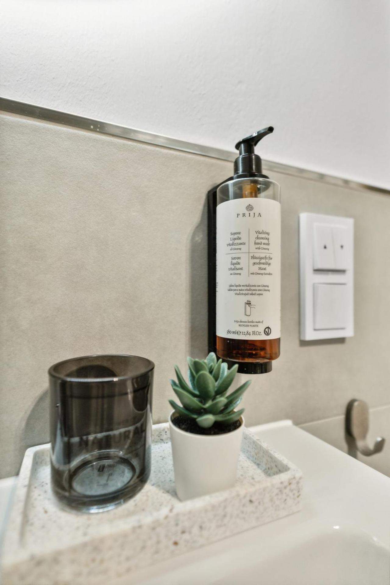Deluxe Apartment In Bielefeld City Mit Parkplatz Und Balkon エクステリア 写真